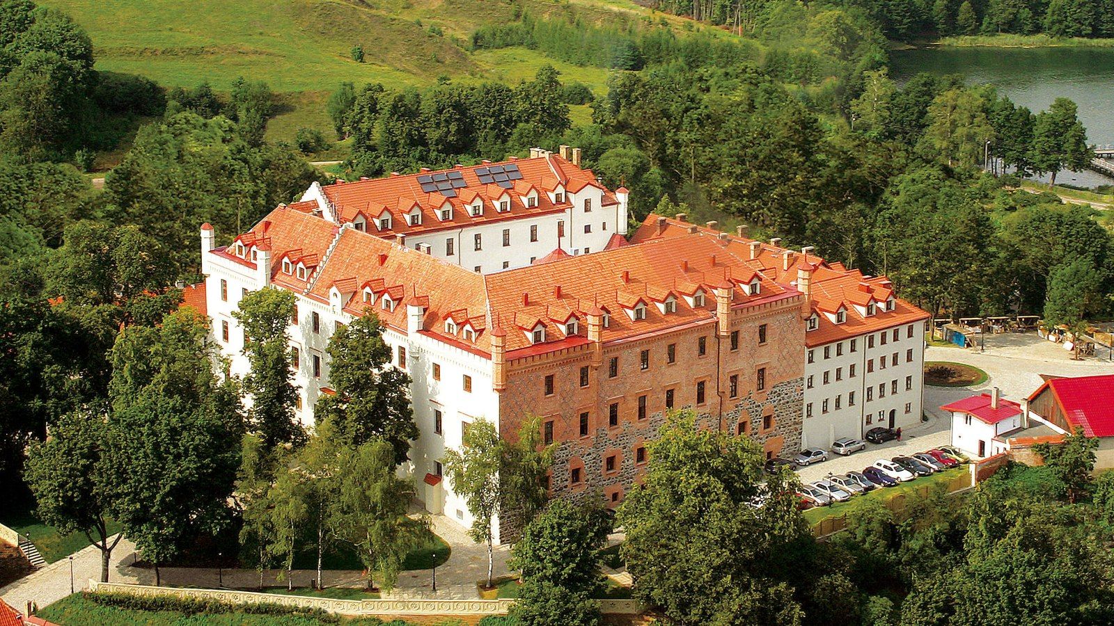 Aerial view of Ryn Castle