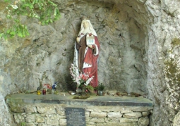 Saint statuette Kinga in a rock bay
