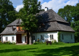 Manor house in Łopuszna