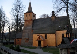 Widok ogólny kościoła w Łopusznej