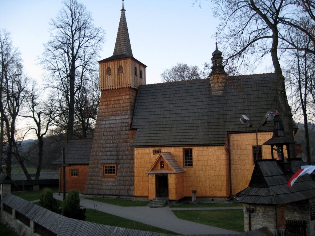 General view of the church in Łopuszna