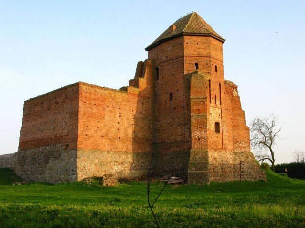 Zamek w Liwie- wieża bramna