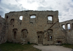 Zachowane ruiny zamkowe