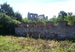 Zachowane ruiny zamkowe
