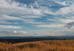 Widok z Pogórza Wielickiego na Babią Górę