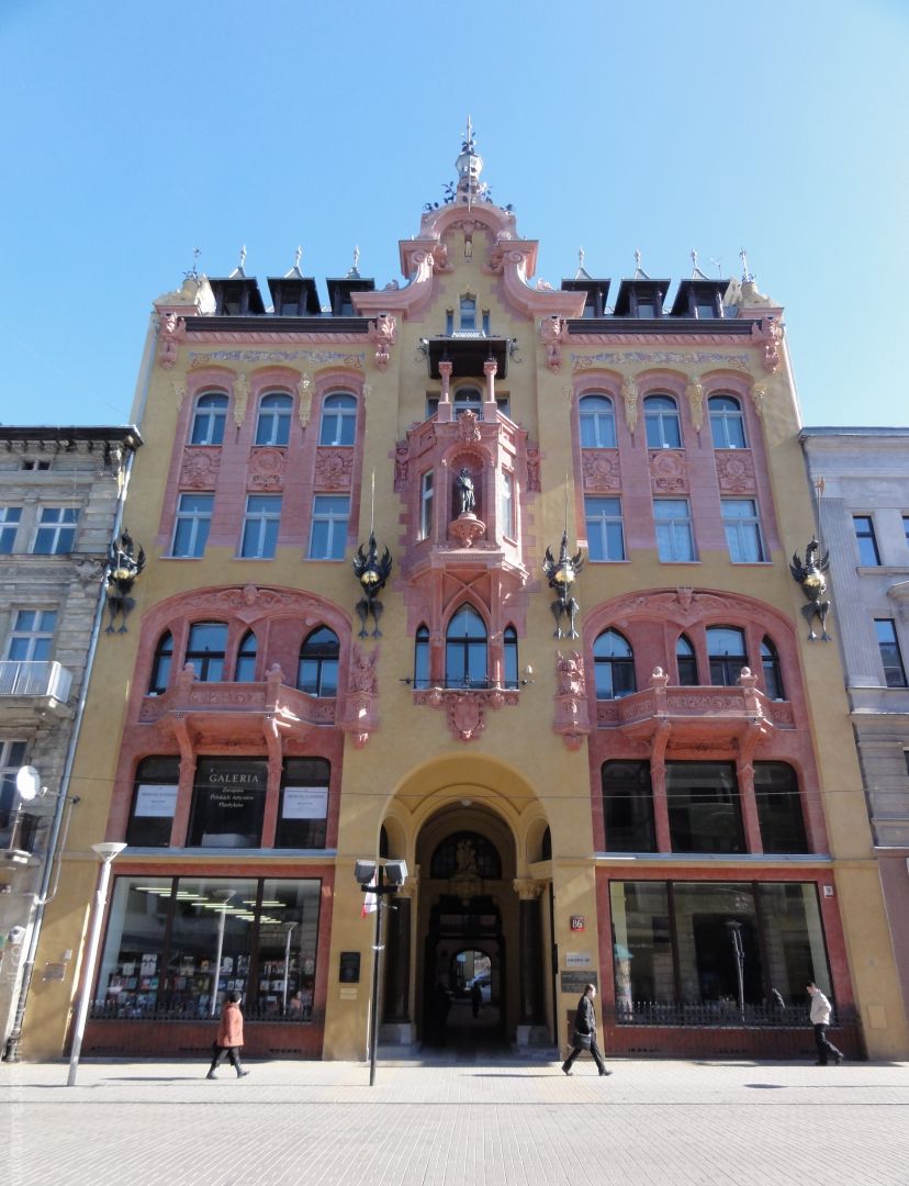 Tenement house, modern view