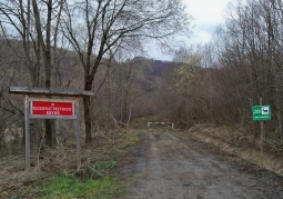 North-west entrance to the reserve
