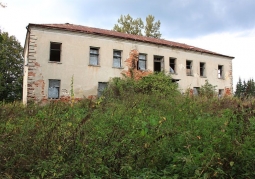 Destroyed manor in Uherce Mineralnych