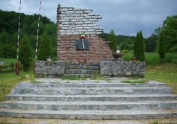 Obelisk w Bykowcach
