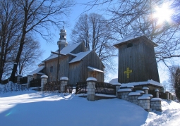 Budynek kościoła zimową porą