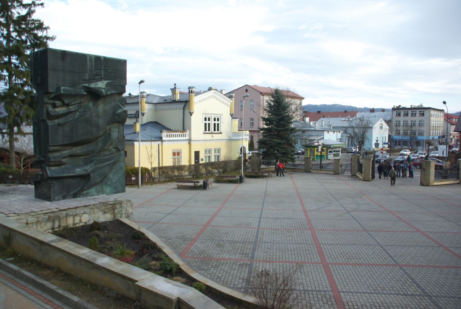 Widok na plac od strony Parku Miejskiego