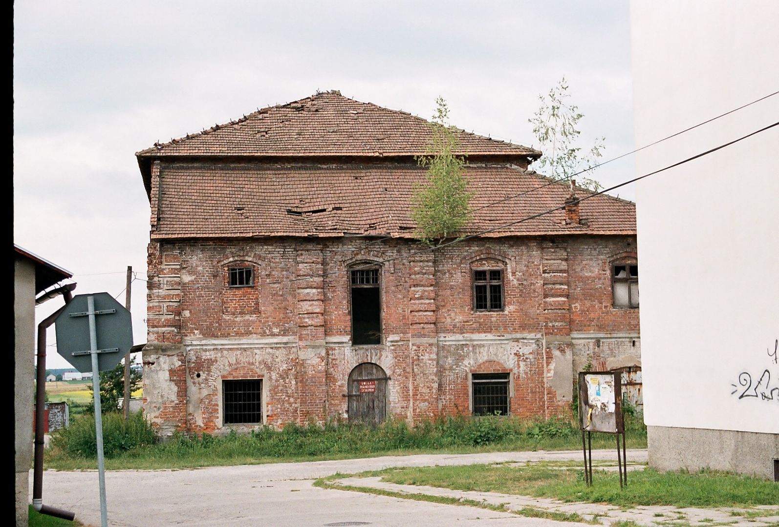 Ruins of the synagogue in Cieszanów