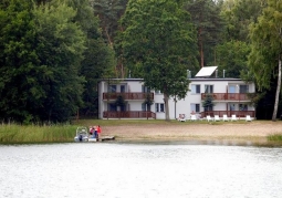 Przyjezierze Sowi Dwór on the Ostrowskie Lake