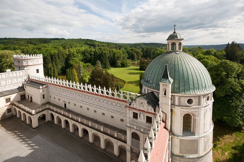 Courtyard and Divine Tower