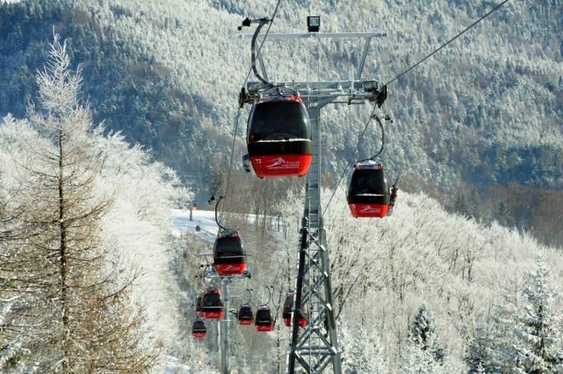 Cable cars in winter