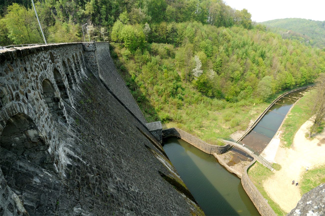 Water dam