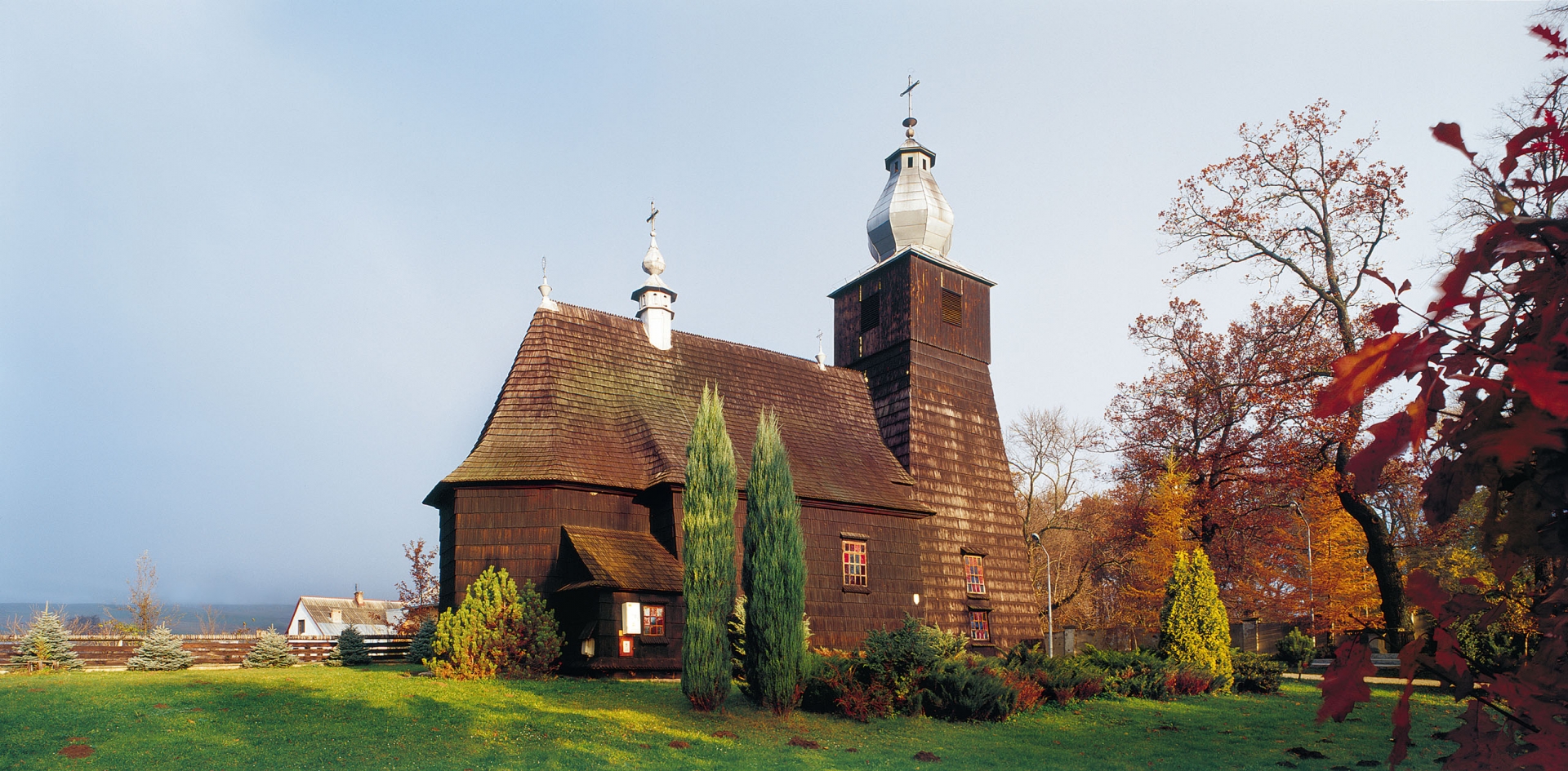 Drewniany zabytkowy kościół w Bachlawie
