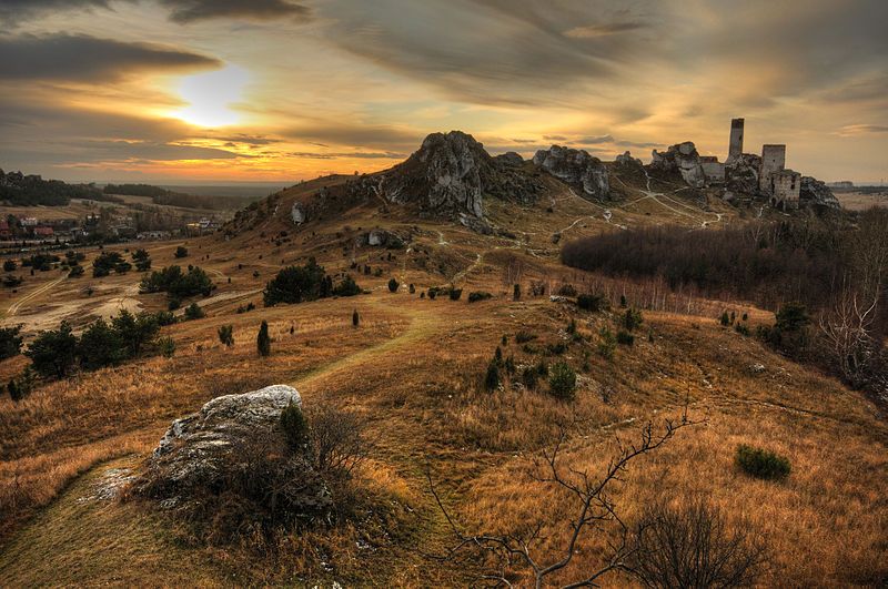 View of the ruins from Ostra Góra