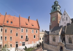 Muzeum Katedralne obok wieża zegarowa