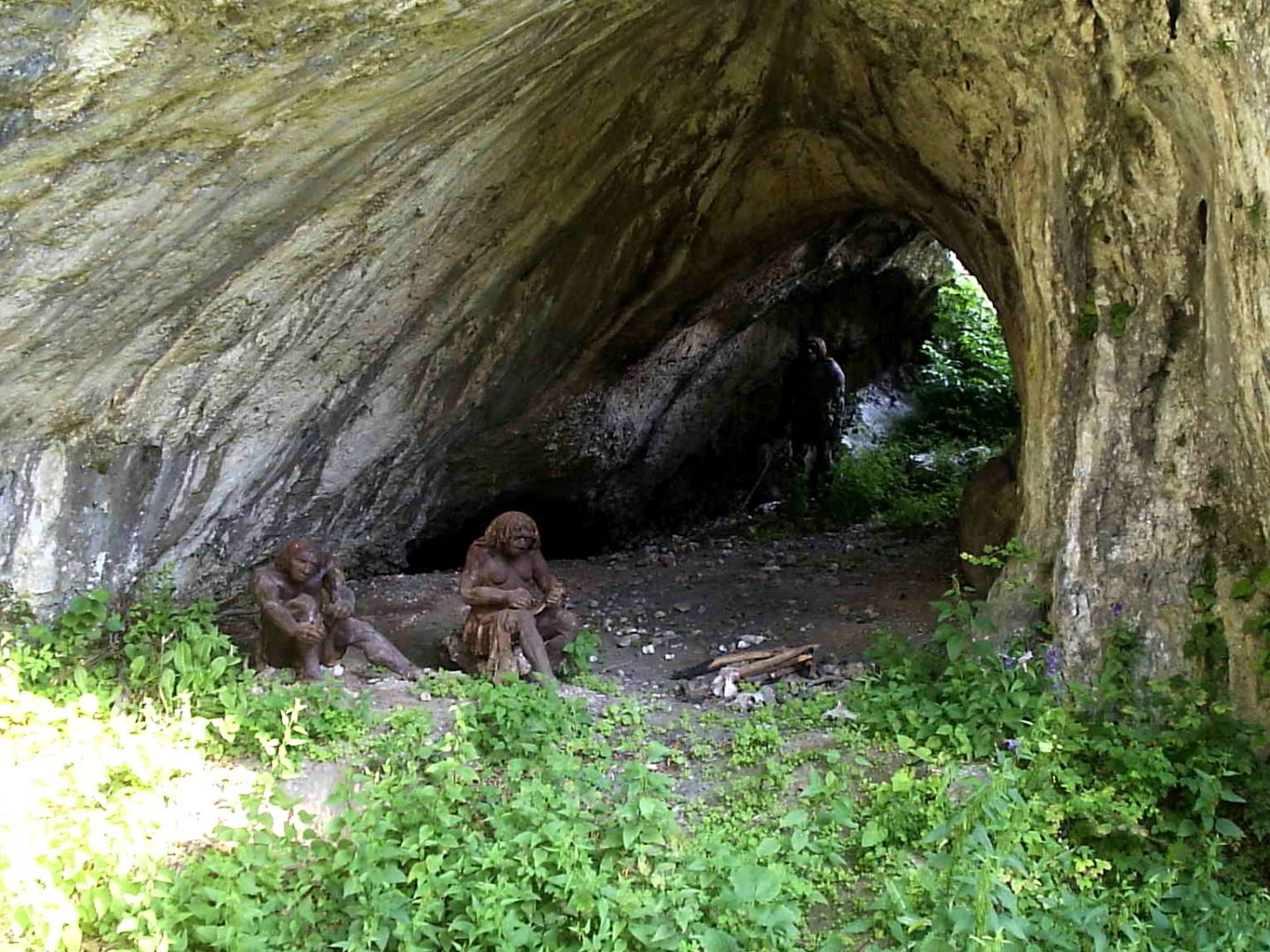 Reconstruction of the Neanderthal camp