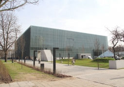 Gmach muzeum od strony ulicy Lewartowskiego