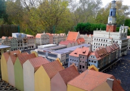 Thumbnail showing the market in Poznań