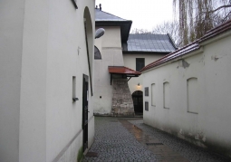 Dziedziniec Synagogi