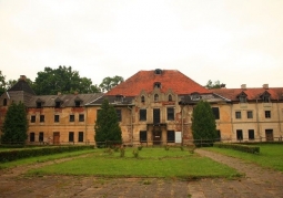 Front view of the palace in Sztynort