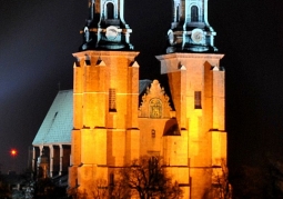 Gniezno Archcathedral at night