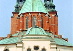 Gniezno Cathedral from ul. Tumska