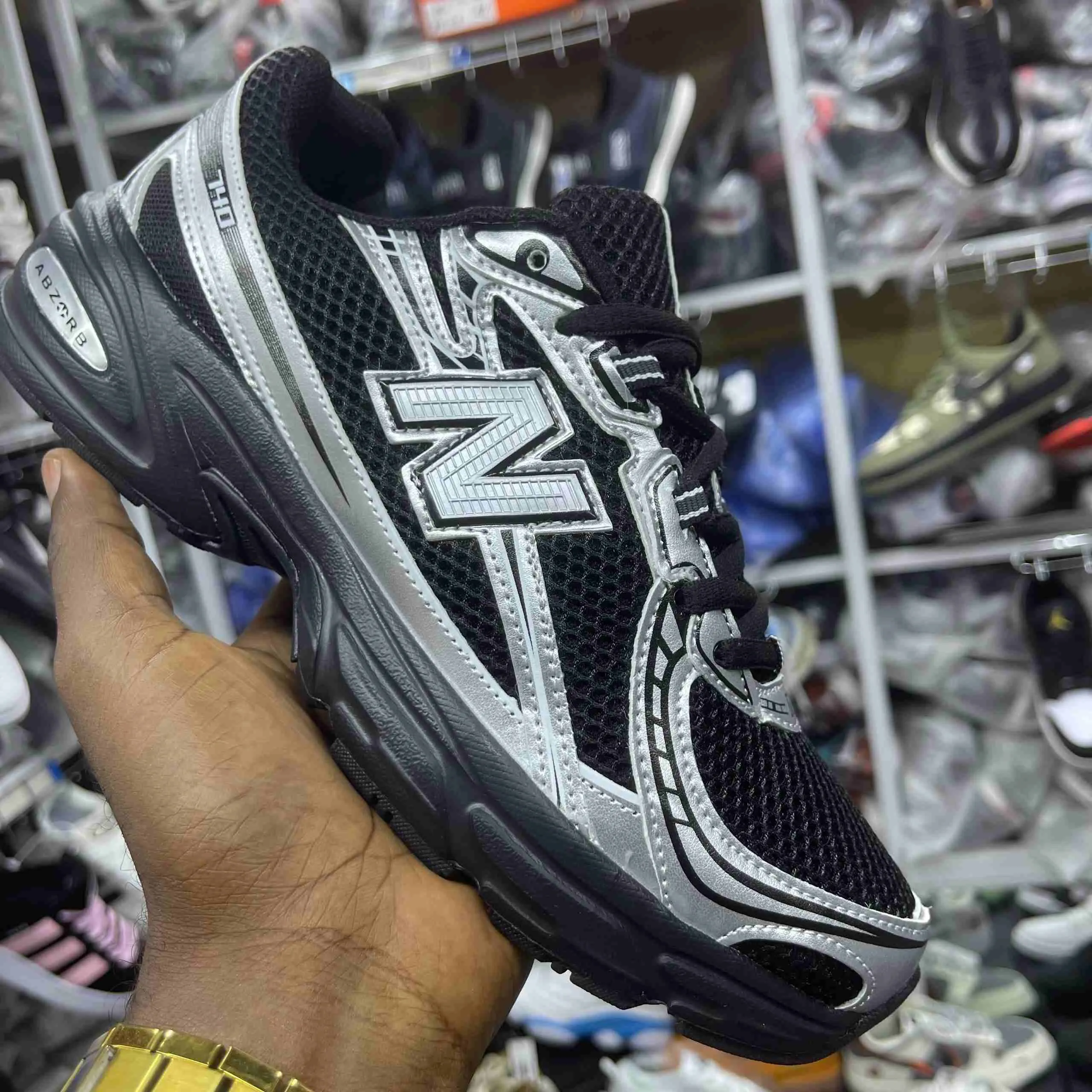 NEW BALANCE 