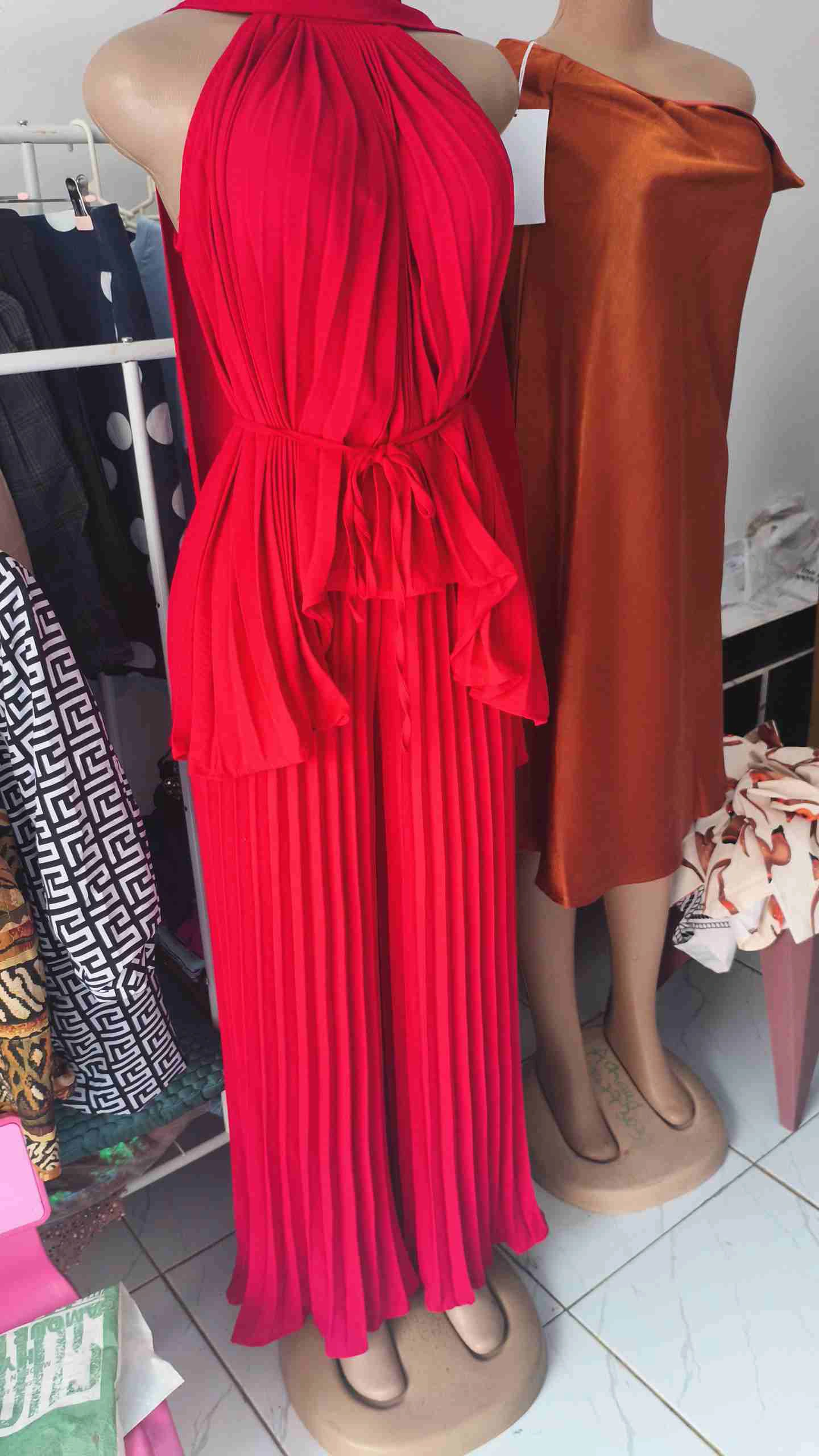Elegant pleated maxi dress 