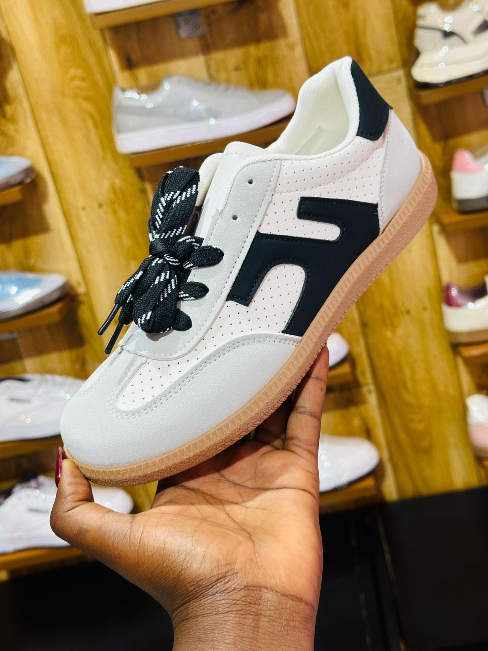 Back70 Cloud - White & Black