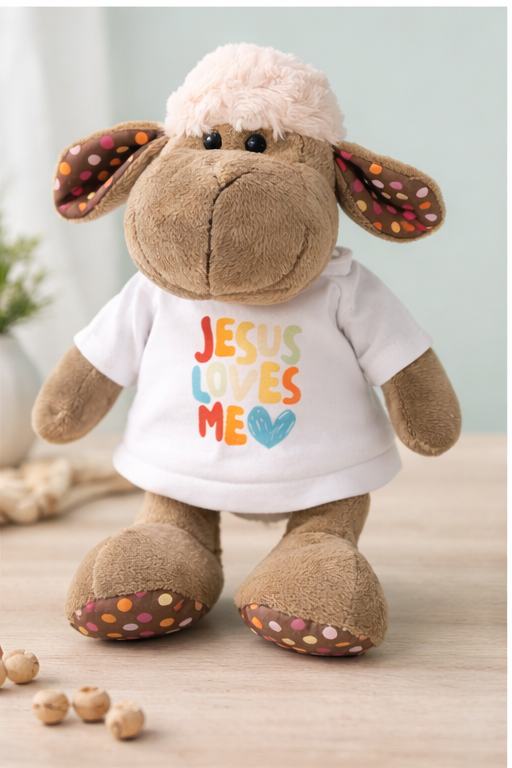 Knuffel schaapje 'Jesus loves me'