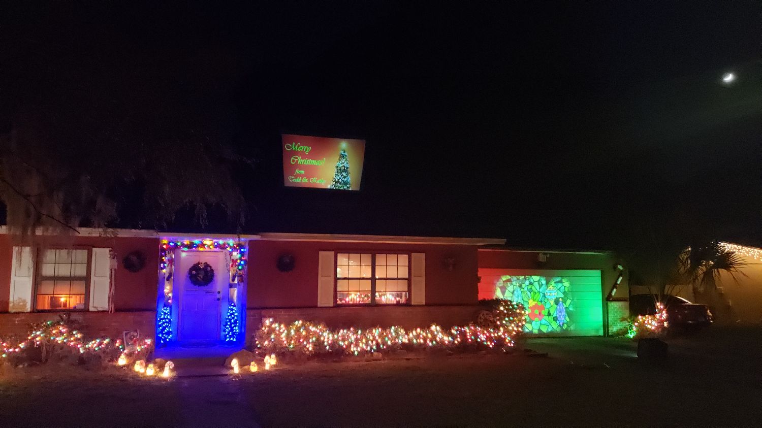 The Northwood Pole (AtmosFX projection displays!), Christmas lights in Gainesville, FL (photo 1)