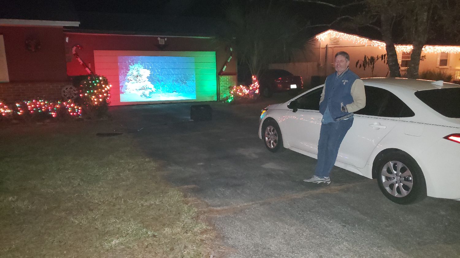 The Northwood Pole (AtmosFX projection displays!), Christmas lights in Gainesville, FL (photo 2)