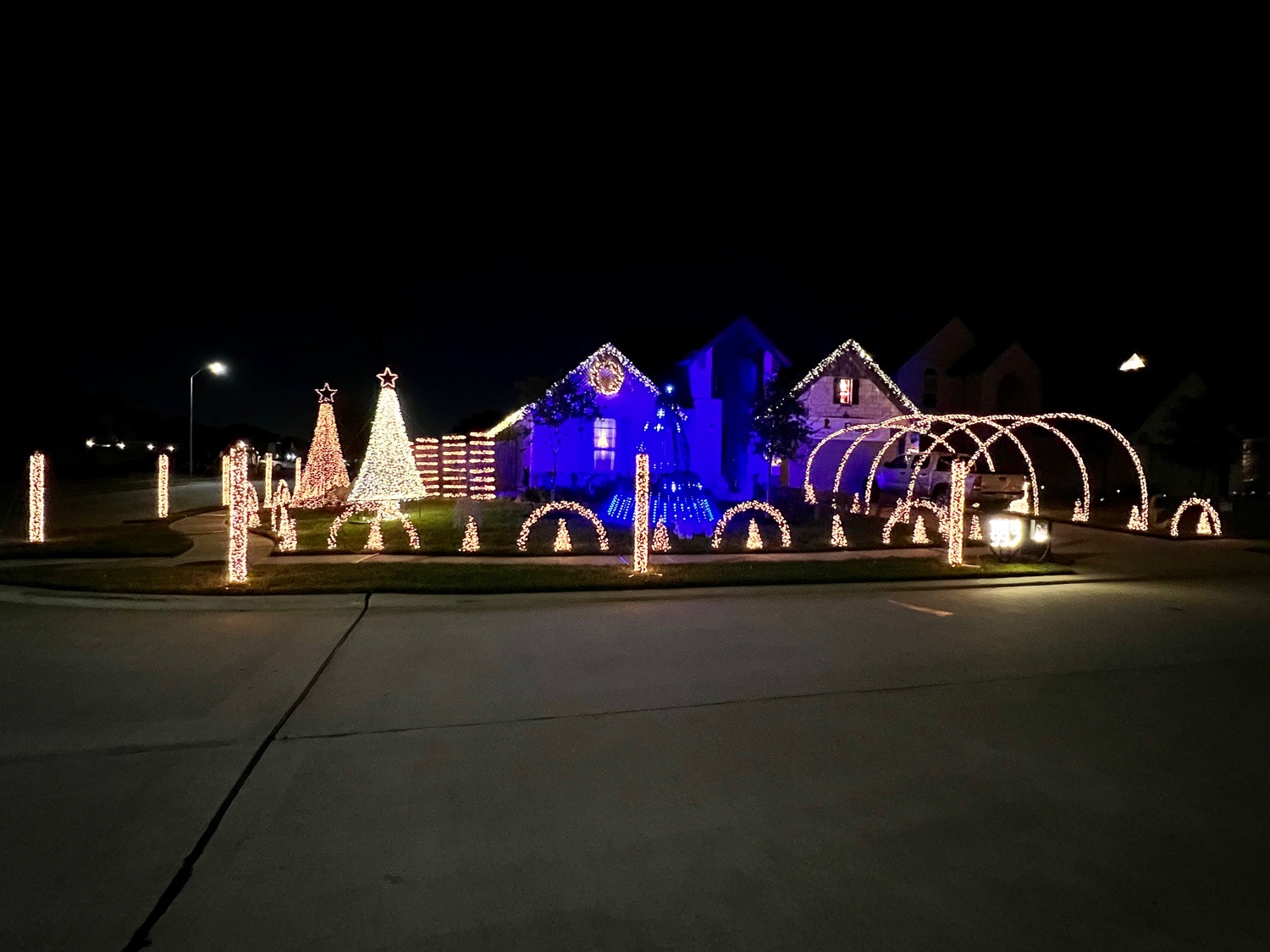 Duke Family Christmas Light Show, Christmas lights in Rosharon, TX (photo 1)