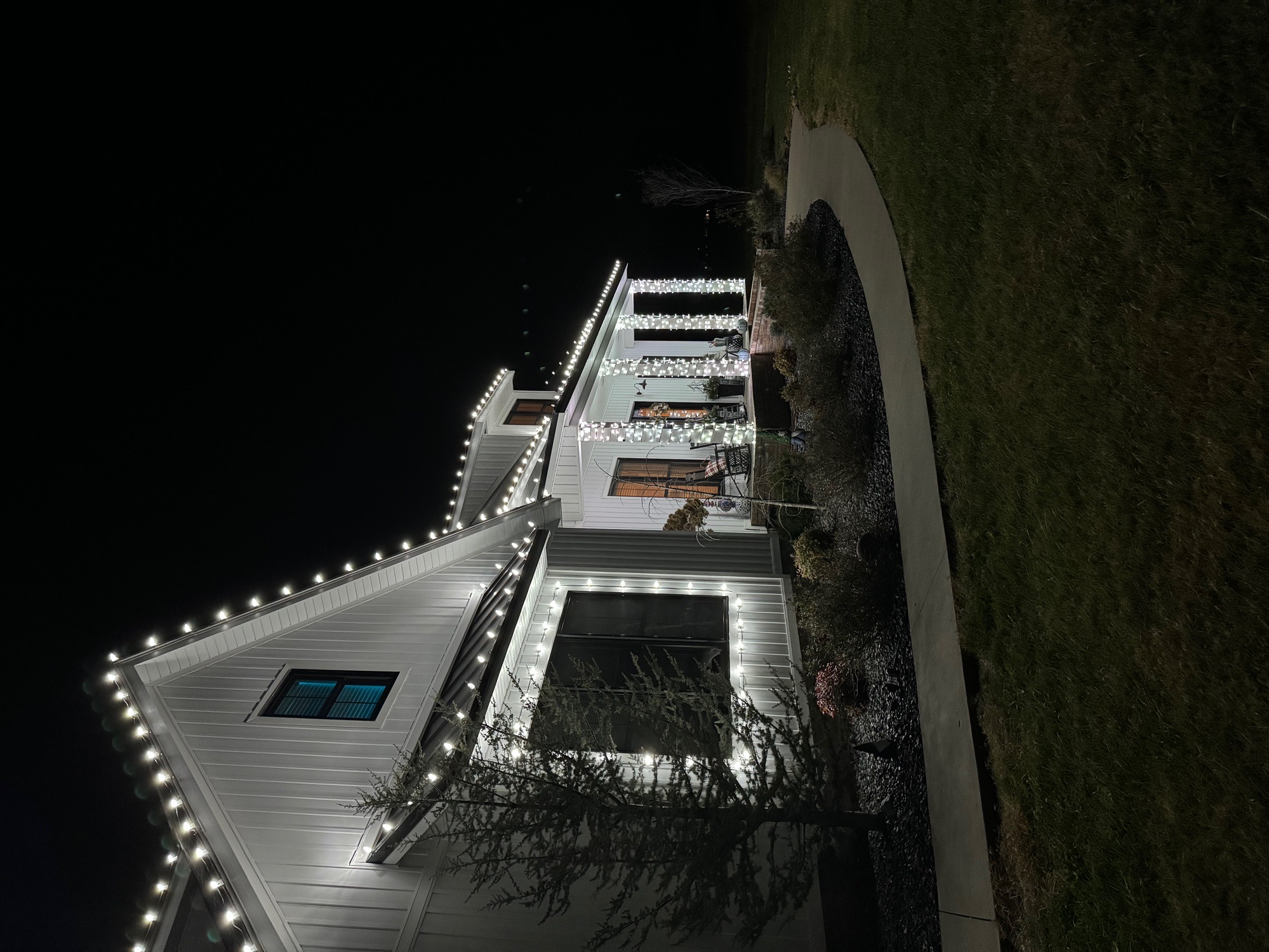 Classic Farmhouse Christmas, Christmas lights in Marion, IL (photo 3)