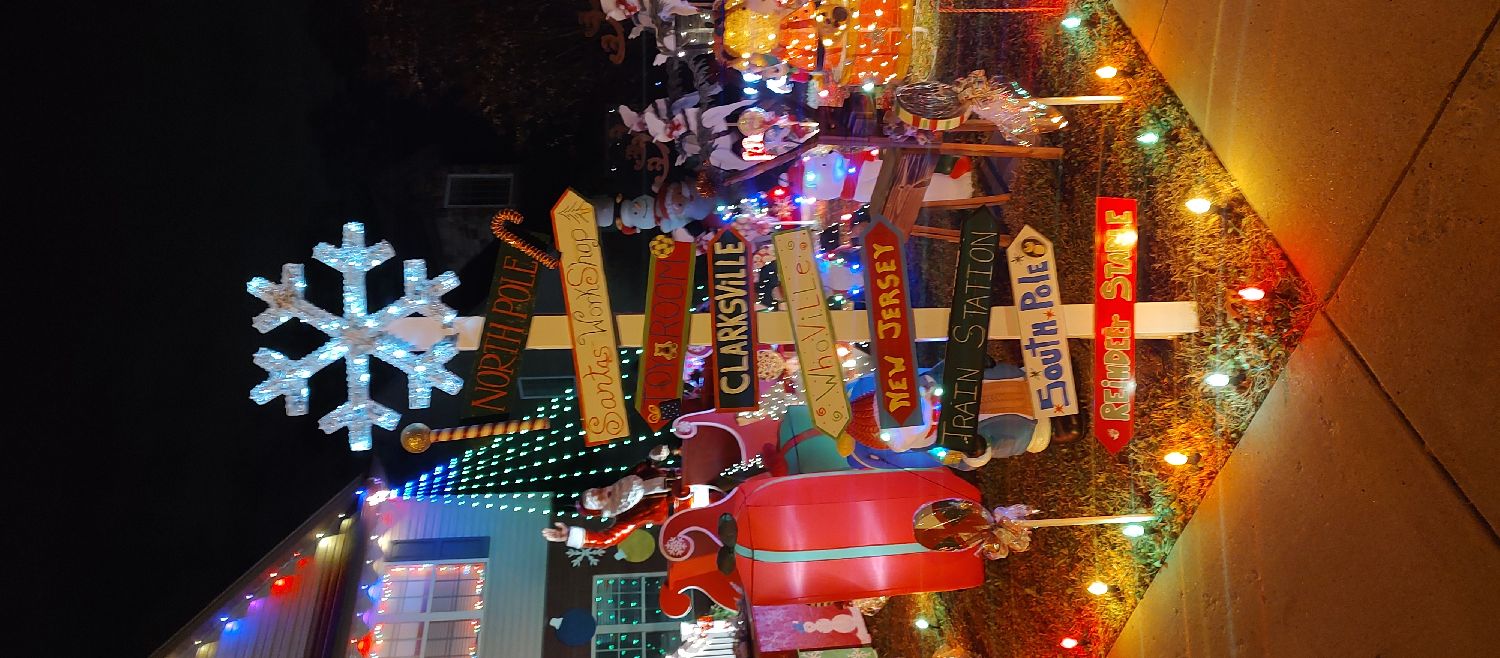 HANDMADE CHRISTMAS ON RAVEN, Christmas lights in Clarksville, TN (photo 2)