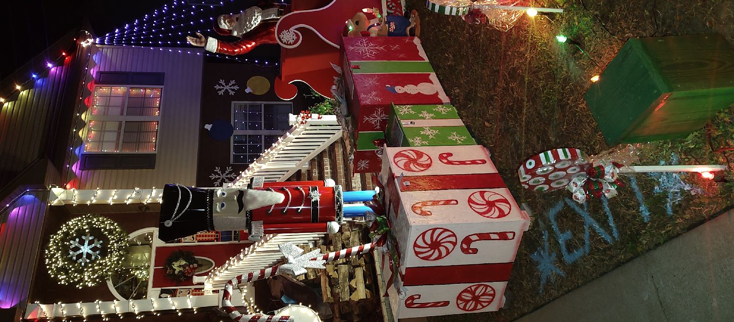 HANDMADE CHRISTMAS ON RAVEN, Christmas lights in Clarksville, TN (photo 4)