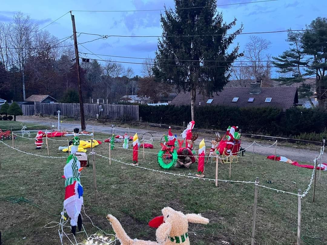 The Griswolds of Hope Valley, Christmas lights in Hopkinton, RI (photo 4)