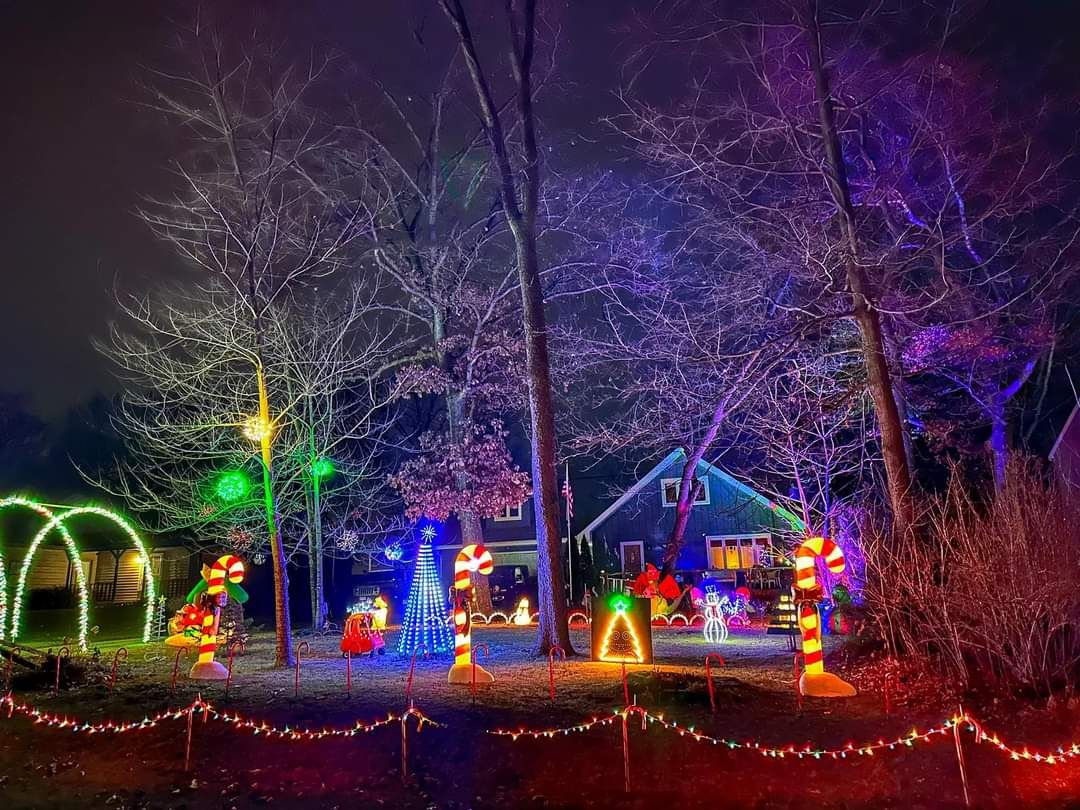 747 Cynthia drive light show, Christmas lights in Sandwich, IL (photo 1)