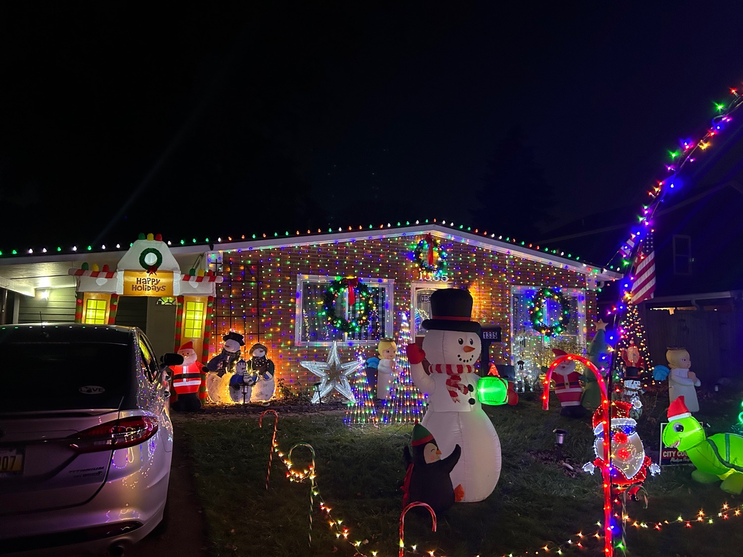 Christmas on dulong, Christmas lights in Madison Heights, MI (photo 1)