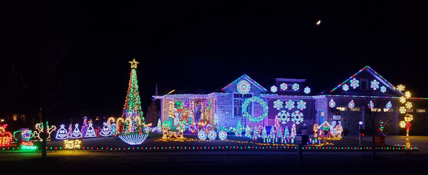 Red Lily Christmas lights, Christmas lights in Saint John, IN (photo 1)