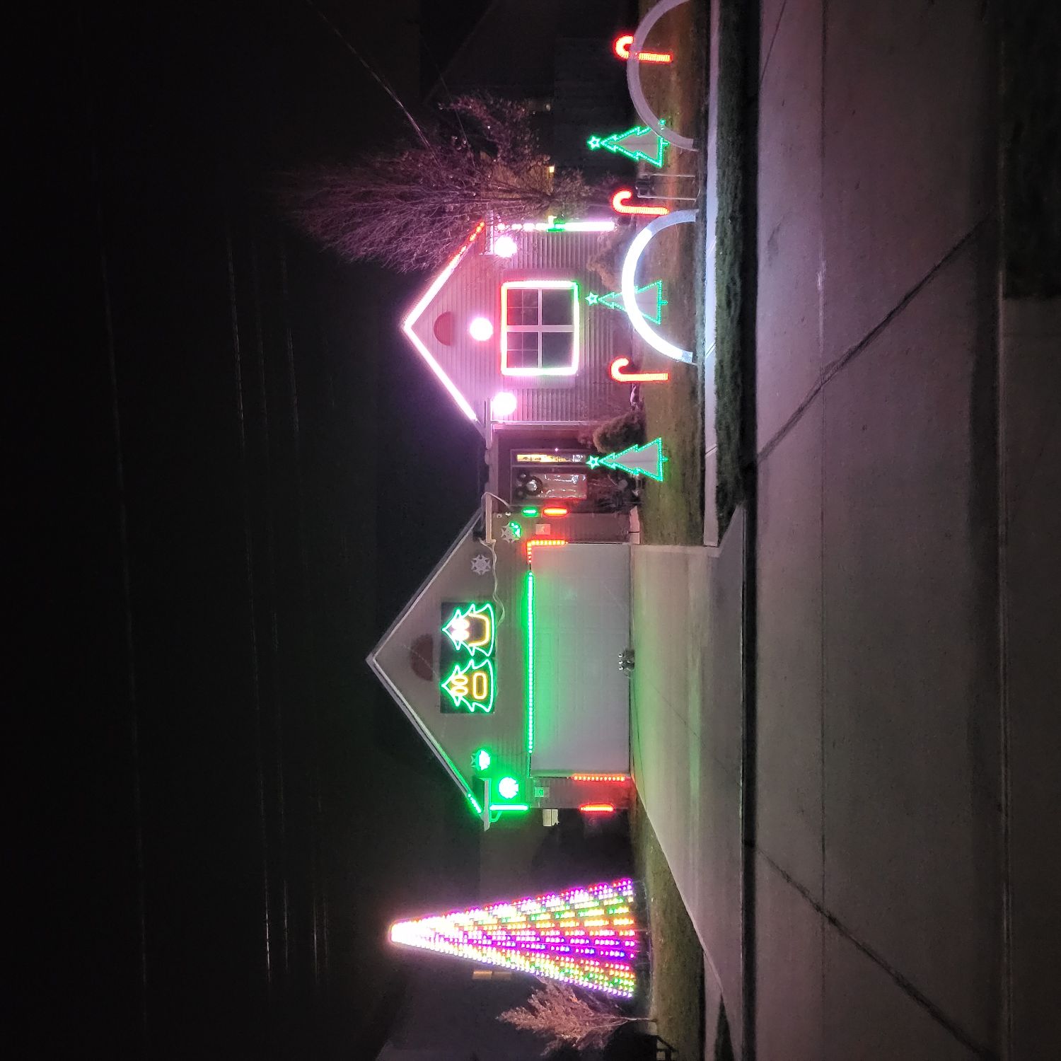 Lights on Aspen Street, Christmas lights in North Ridgeville, OH (photo 1)