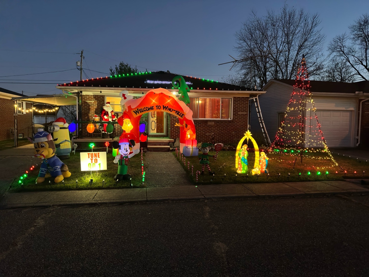 QUEEN FAMILY LIGHT SHOW, Christmas lights in Gallipolis, OH (photo 3)