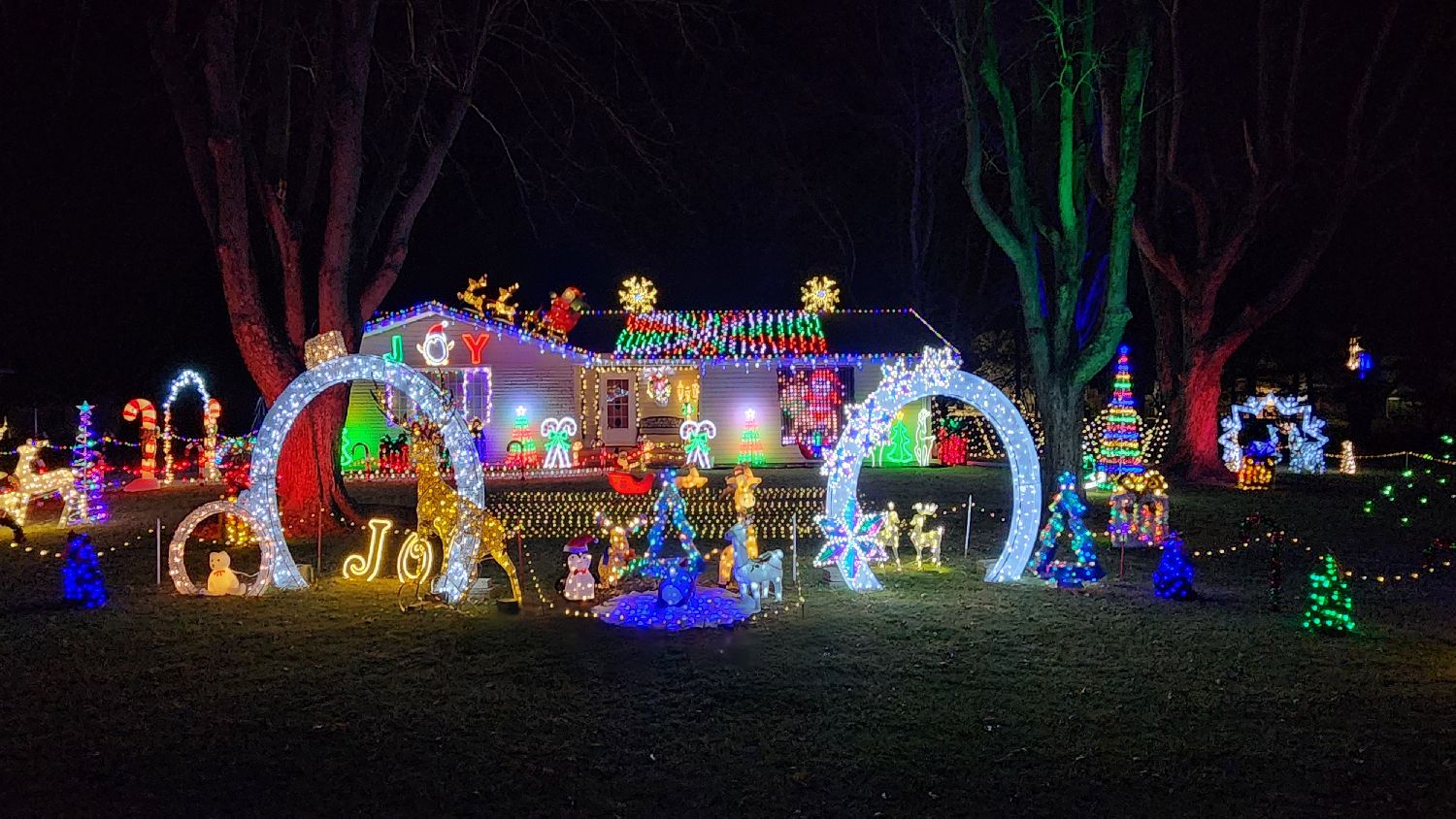 Hulbert Happy Holiday Lights, Christmas lights in Terre Haute, IN (photo 1)