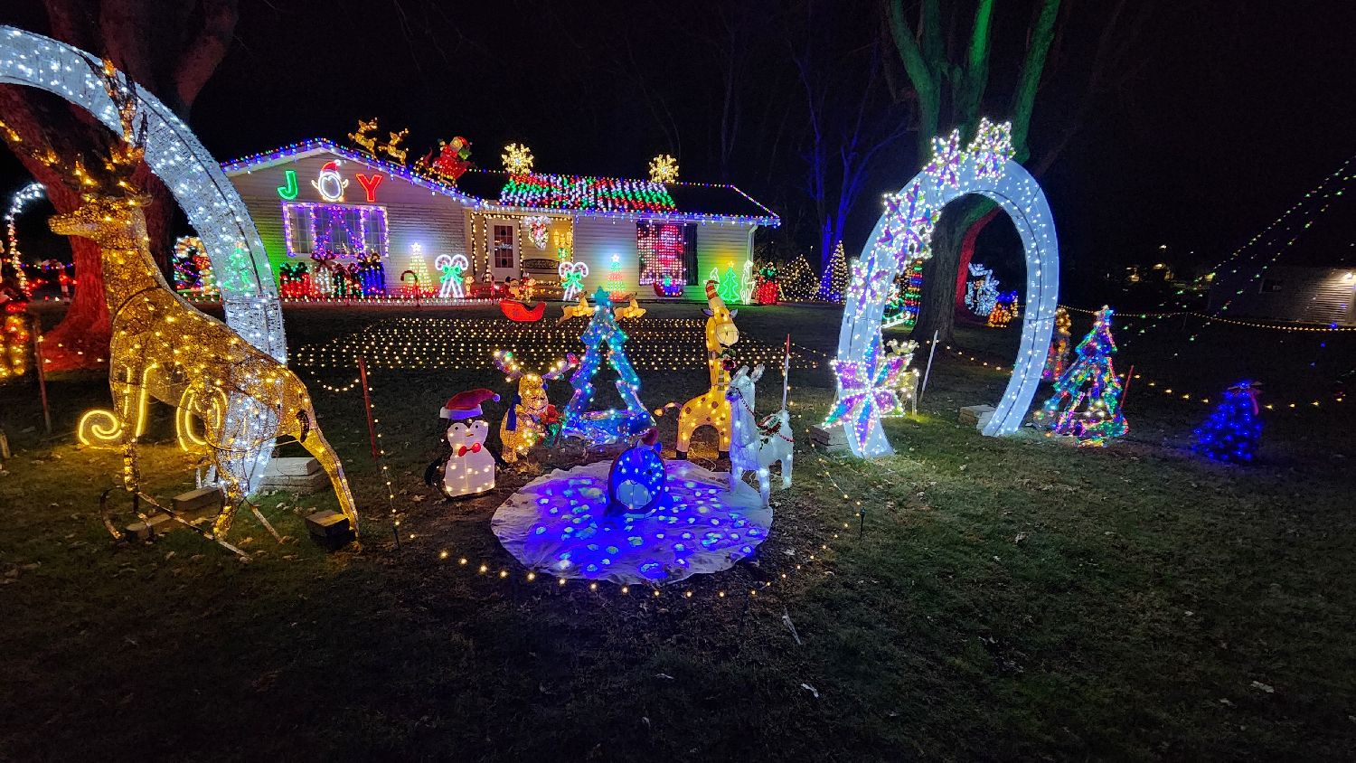 Hulbert Happy Holiday Lights, Christmas lights in Terre Haute, IN (photo 2)
