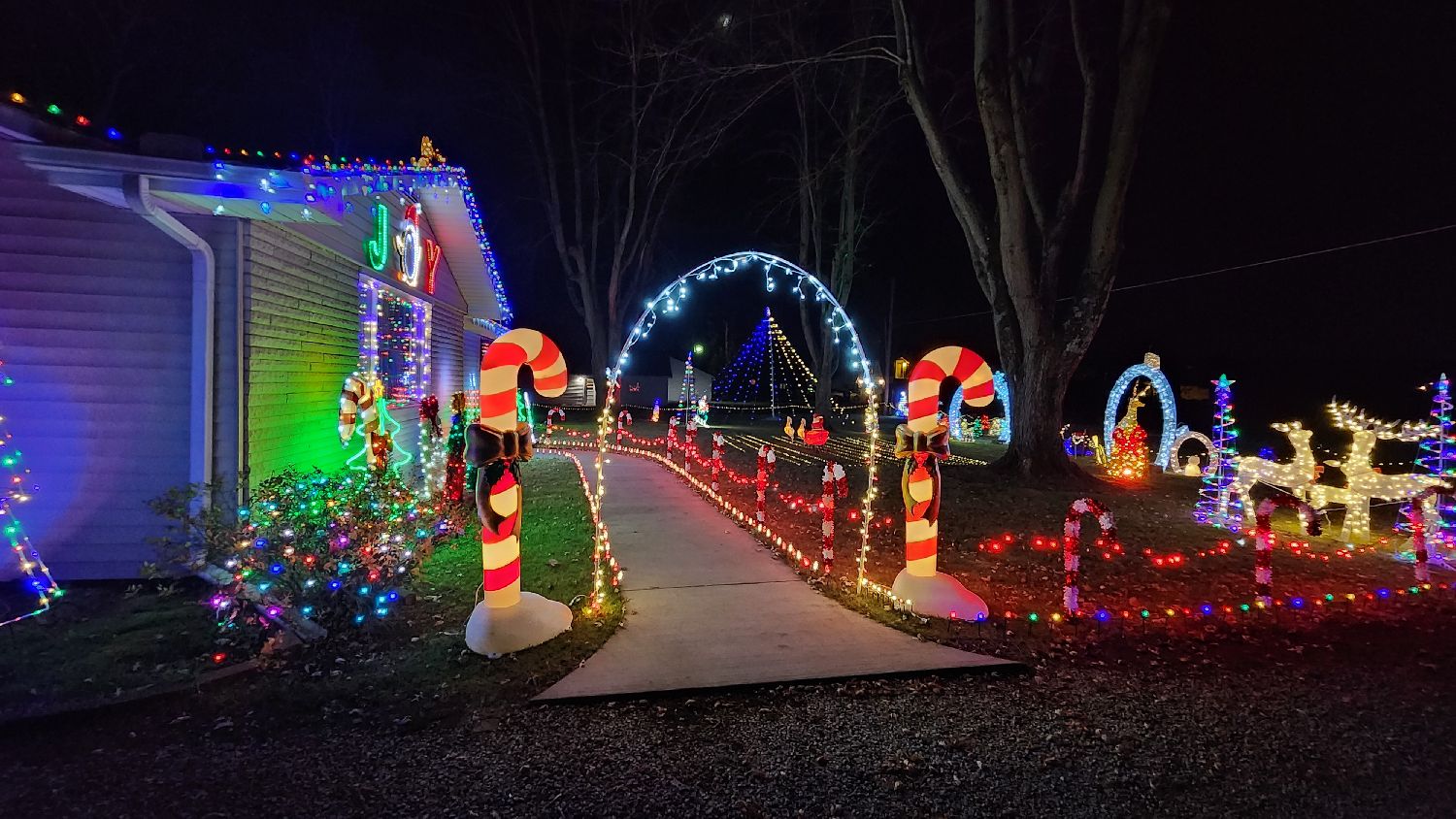 Hulbert Happy Holiday Lights, Christmas lights in Terre Haute, IN (photo 3)