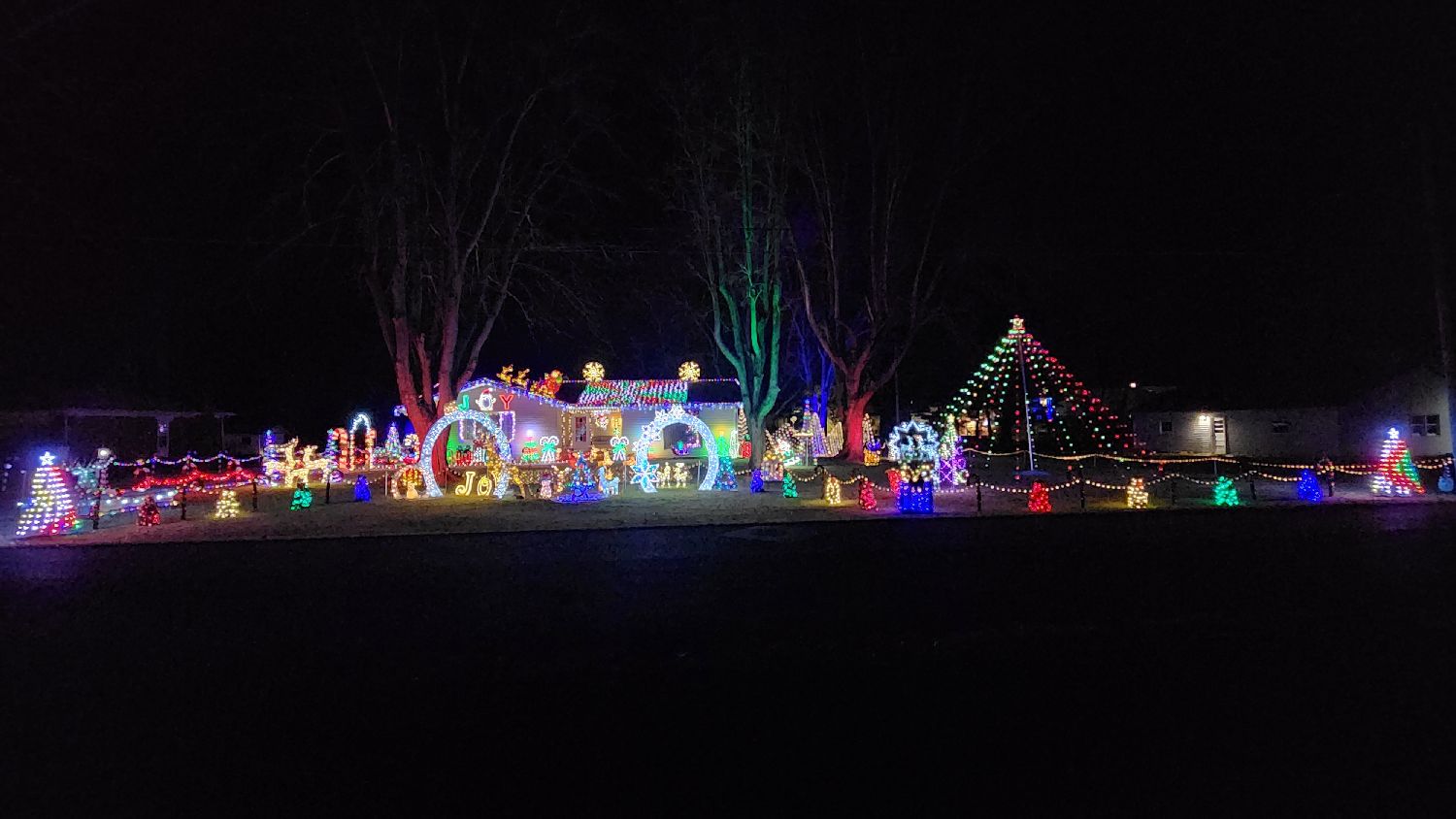 Hulbert Happy Holiday Lights, Christmas lights in Terre Haute, IN (photo 5)